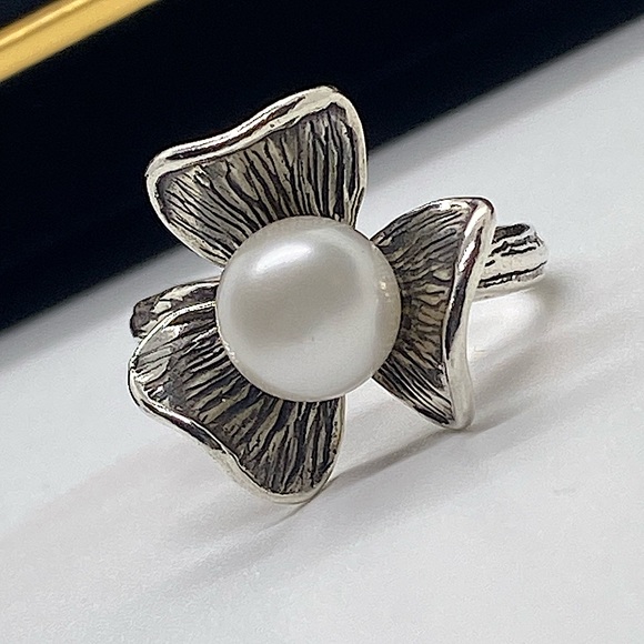 Pearl & Silver Flower Band - Picture 1 of 14